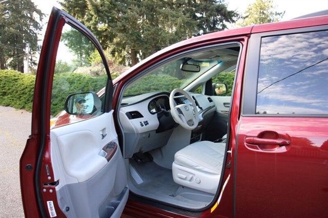 2011 Toyota Sienna XLE 7-Passenger AWD