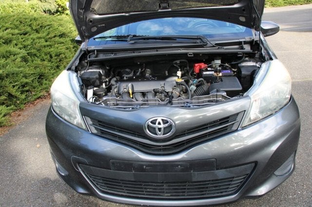 2012 Toyota Yaris 5-Door L1-owner